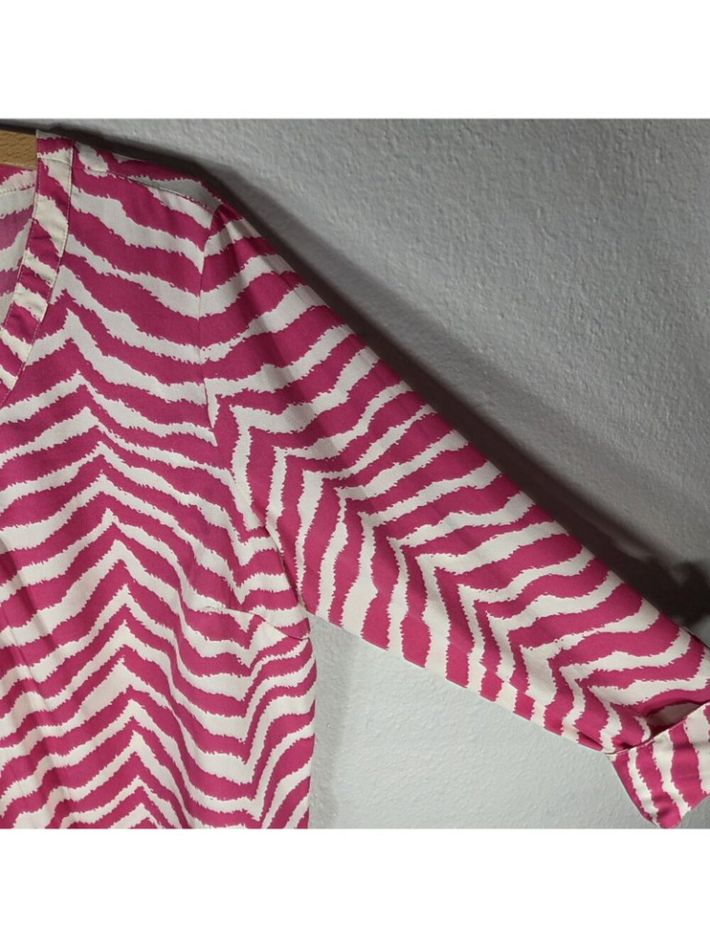 Caribbean Joe Pink Zebra Print Roll Tab Top Blouse Plus Size 1X V-Neck - Picture 8 of 14